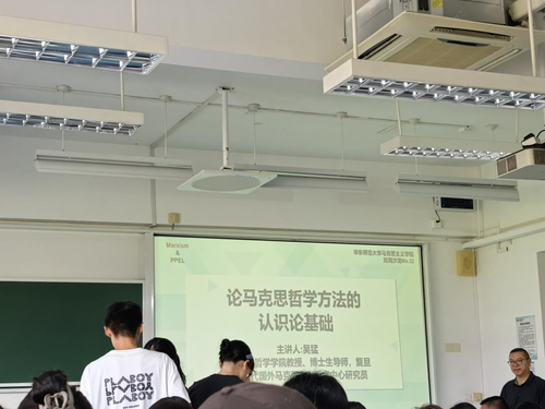 图4 师生现场交流互动.png