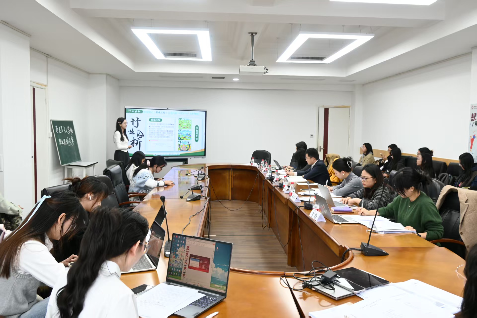 微信图片_20251112232509_171_2.jpg 微信图片_20251112232509_171_2.jpg